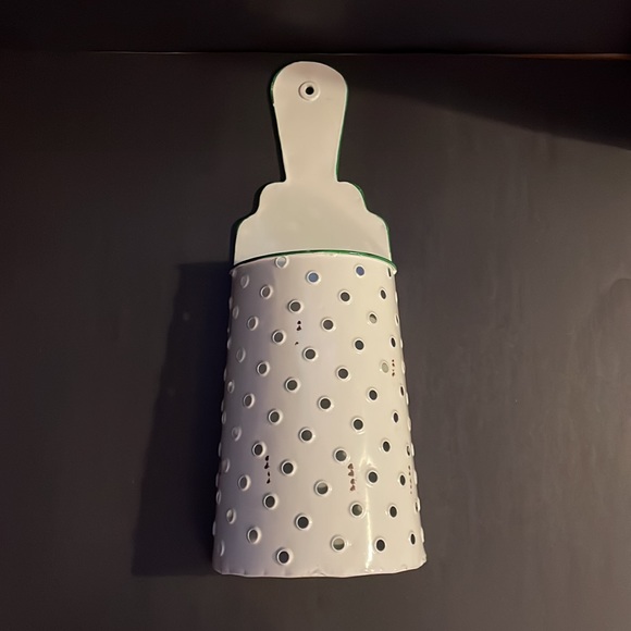 White Farmhouse Planter - Picture 3 of 4